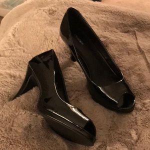 NWOB peep toe platform heels